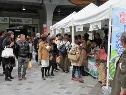 賑わう会場