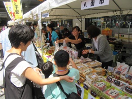 物産品無料配布