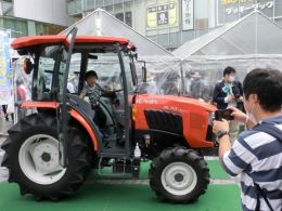 展示トラクター乗車体験