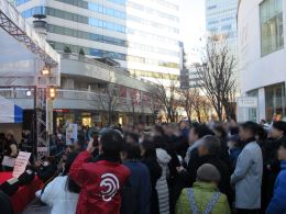 賑わう会場