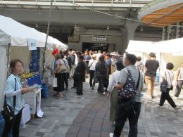 賑わう会場の様子①