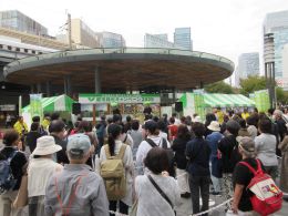 賑わう会場の様子①