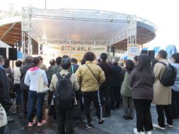 トークイベントに参加する様子