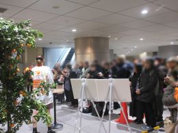 トークショーに参加する様子