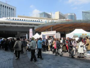 賑わう会場2