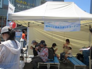 ひと涼みする様子