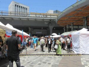 賑わう会場