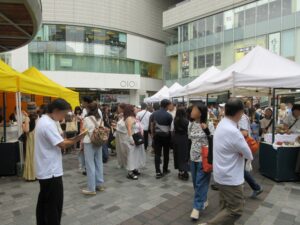 賑わう会場2